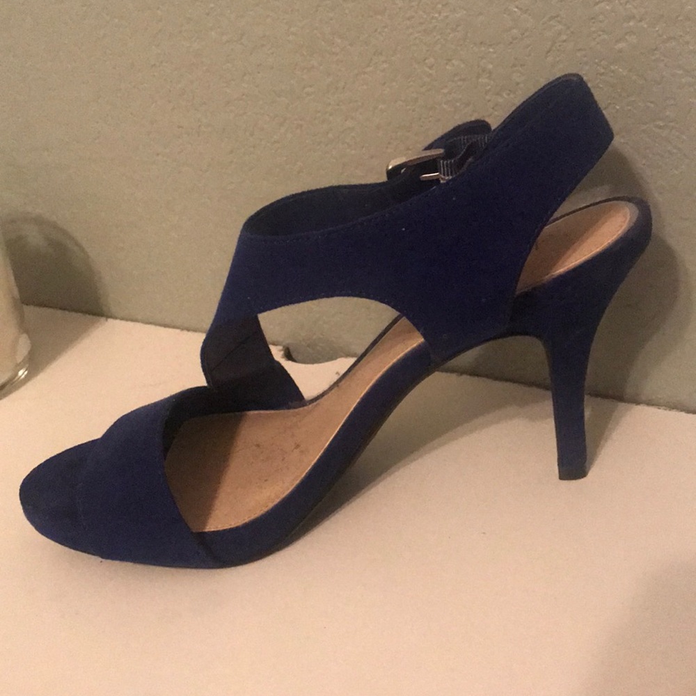 Heels - Picture 3 of 3